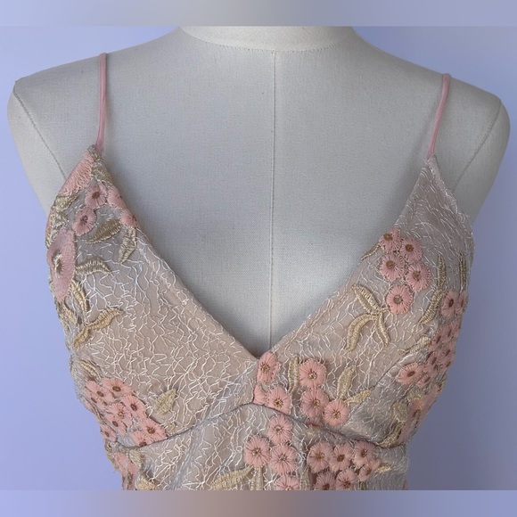 Lulus Women’s Lace Overlay Slip Dress V-Neck Lace Up‎ Back Size Small - Picture 3 of 10